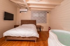 רון וילאג בוטיק 10