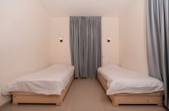 רון וילאג בוטיק 27