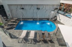 רון וילאג בוטיק 18