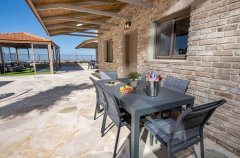 אחוזת האלונים 43