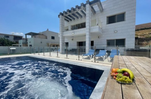 וילה לבנה יבנאל